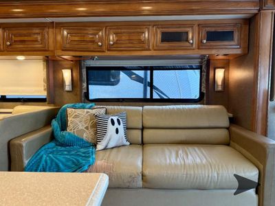 2016 Thor Motor Coach Palazzo — photo 9 view