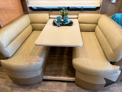 2016 Thor Motor Coach Palazzo — photo 13 view