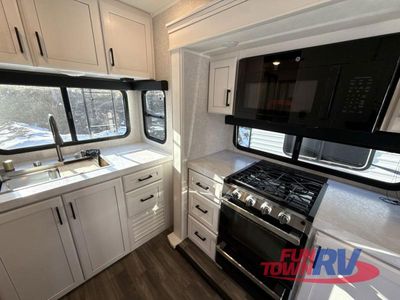 2025 Jayco Eagle - Photo 13