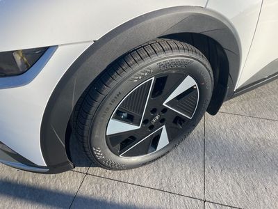 2026 Hyundai IONIQ 5 — photo 9 view