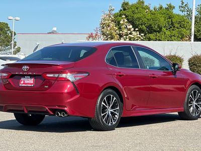 2018 Toyota Camry - Photo 2