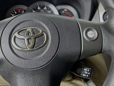 2012 Toyota RAV4 — photo 16 view