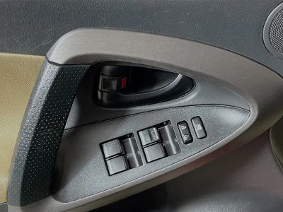2012 Toyota RAV4 — photo 13 view