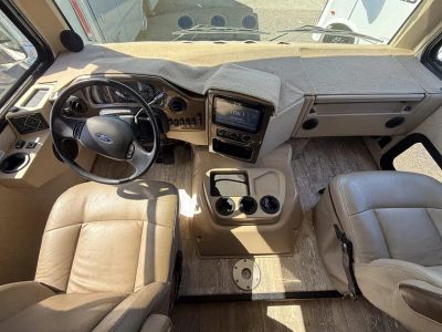 2019 Thor Motor Coach HURRICANE - Photo 2
