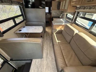 2019 Thor Motor Coach HURRICANE - Photo 3