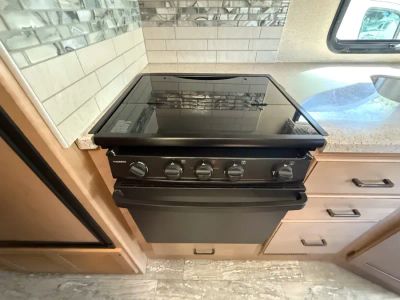 2019 Thor Motor Coach HURRICANE - Photo 9