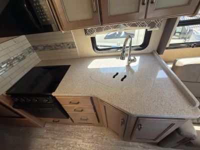 2019 Thor Motor Coach HURRICANE - Photo 6