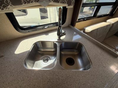 2019 Thor Motor Coach HURRICANE - Photo 8