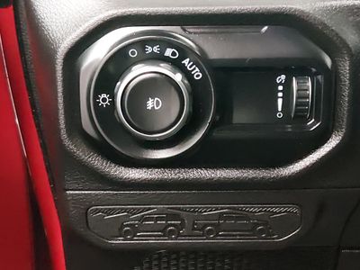 2025 Jeep Wrangler — photo 13 view