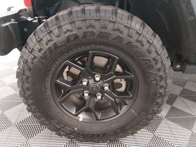 2025 Jeep Wrangler — photo 10 view