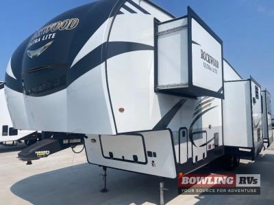 2020 Rockwood Ultra Lite 2898KS — front three-quarter view