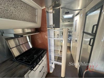 2017 Airstream International Serenity - Photo 12