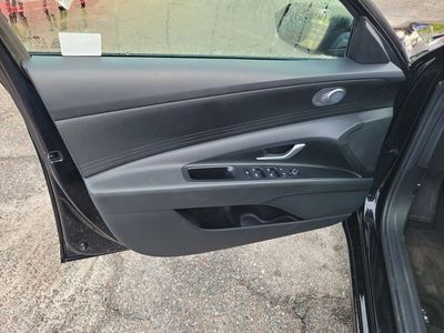 2025 Hyundai Elantra - Photo 9