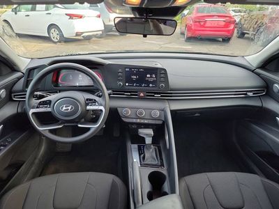 2025 Hyundai Elantra - Photo 23
