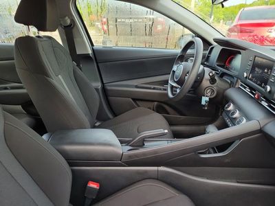2025 Hyundai Elantra - Photo 32