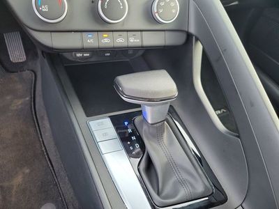 2025 Hyundai Elantra - Photo 22