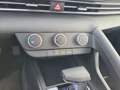 2025 Hyundai Elantra - Photo 21
