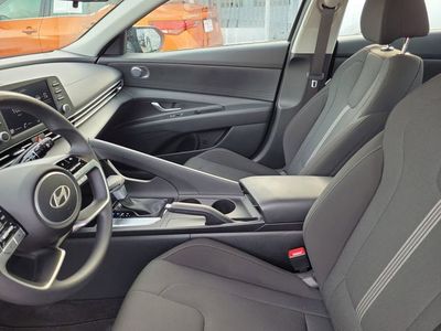 2025 Hyundai Elantra - Photo 12