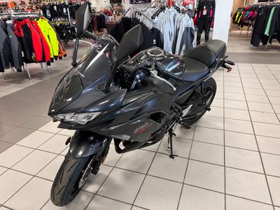 2026 Kawasaki Ninja 650 - Photo 2