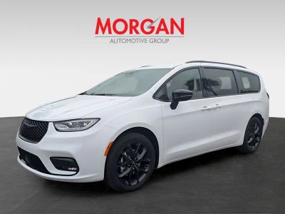 2026 Chrysler Pacifica — photo 8 view