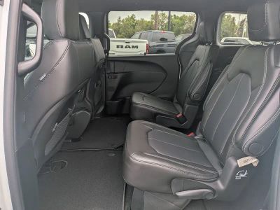 2026 Chrysler Pacifica — photo 21 view