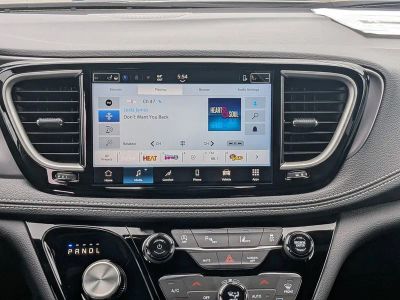 2026 Chrysler Pacifica — photo 18 view