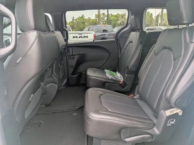 2026 Chrysler Pacifica — photo 15 view