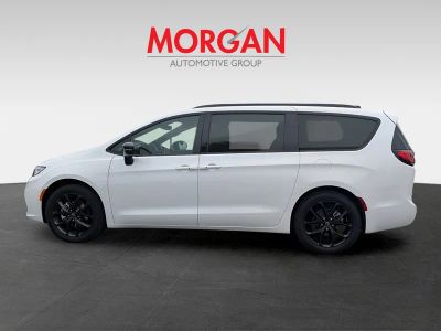 2026 Chrysler Pacifica — photo 7 view