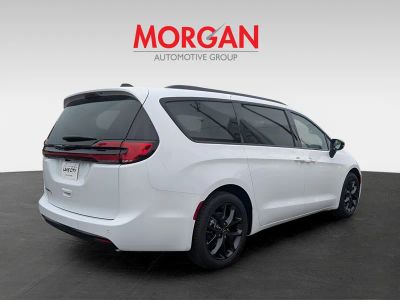2026 Chrysler Pacifica — interior view