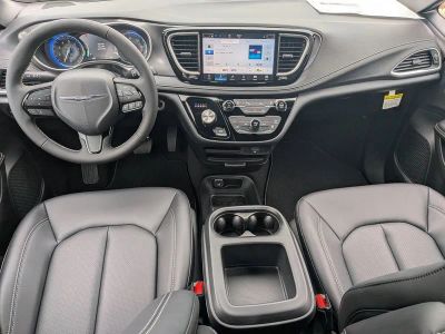 2026 Chrysler Pacifica — photo 16 view