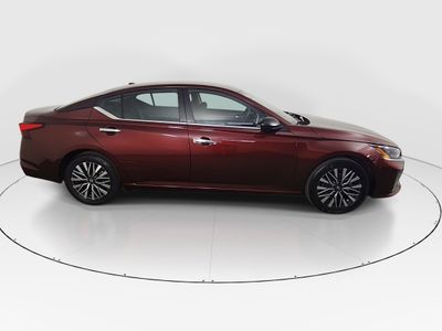 2025 Nissan Altima — photo 8 view