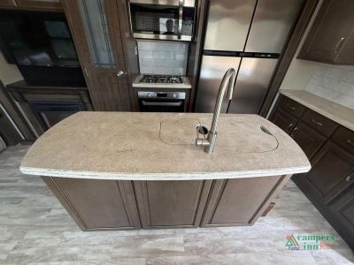 2018 Grand Design Solitude — photo 16 view