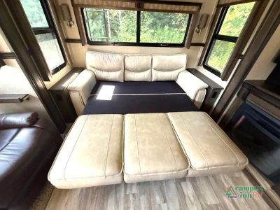2018 Grand Design Solitude — photo 25 view