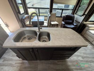 2018 Grand Design Solitude — photo 17 view