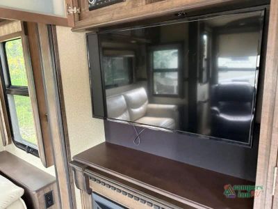 2018 Grand Design Solitude — photo 28 view