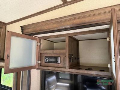 2018 Grand Design Solitude — photo 30 view