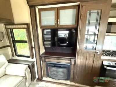 2018 Grand Design Solitude — photo 27 view