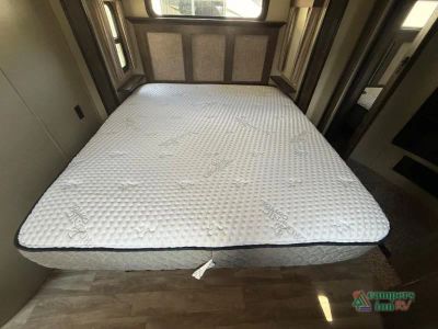 2018 Grand Design Solitude — photo 45 view