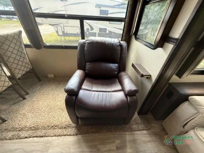 2018 Grand Design Solitude — photo 22 view