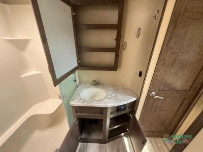 2018 Grand Design Solitude — photo 41 view