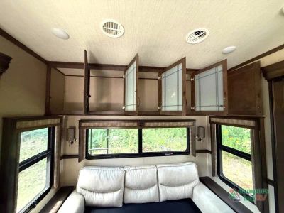 2018 Grand Design Solitude — photo 26 view