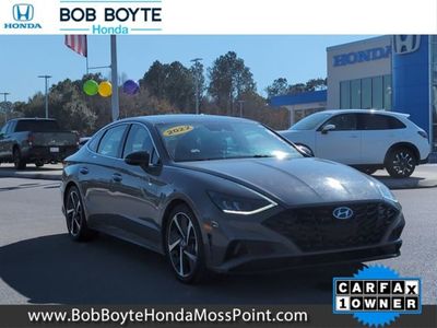 2022 Hyundai Sonata SEL Plus in Hampton Gray — front three-quarter view