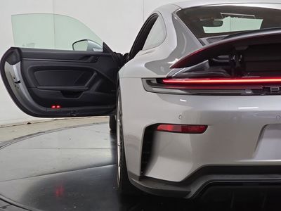 2025 Porsche 911 - Photo 31