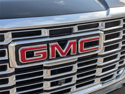 2025 GMC Yukon — detail view