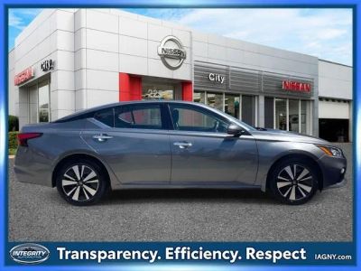 2020 Nissan Altima — detail view