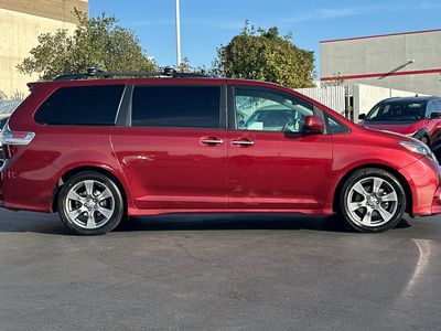 2017 Toyota Sienna - Photo 6