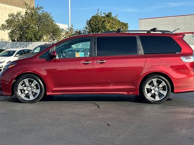 2017 Toyota Sienna - Photo 9