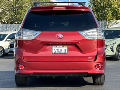 2017 Toyota Sienna - Photo 8