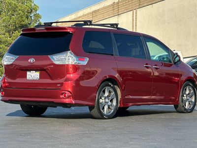 2017 Toyota Sienna - Photo 2
