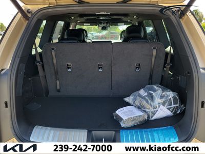 2027 Kia Telluride Hybrid - Photo 11